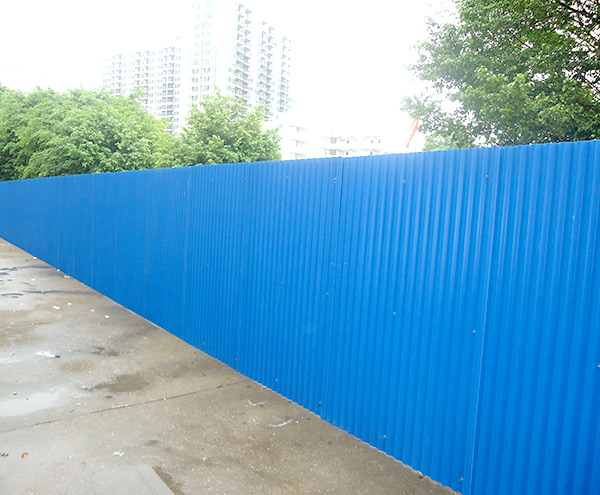 市政建設時對彩鋼圍墻有何要求?